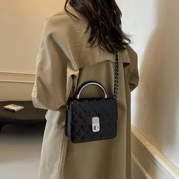 Маленькая женская сумка через плечо 2024 года, новая легкая роскошная нишевая высококачественная сумка для поездок на работу, портативная сумка на плечо с цепочкой из бриллиантов бежевый