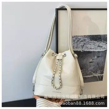 Маленькая женская сумка через плечо в стиле ретро 2024 года, сумка-ведро, универсальный рюкзак для путешествий по городу и на работу из премиальной фактуры чёрный