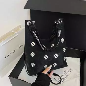 Маленькая женская сумка из искусственной кожи на одно плечо с ремнем через плечо и буквами