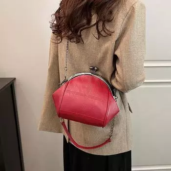 Маленькая женская сумка на цепочке 2024 года, новая модная сумка-клипса в иностранном стиле, сумка-ракушка, универсальная текстура, одно плечо, косая маленькая сумка коричневый