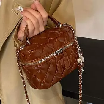 Маленькая женская сумка с вышивкой ромбами 2024 года, универсальная сумка-коробка в иностранном стиле, модная сумка-мессенджер с цепочкой коричневый