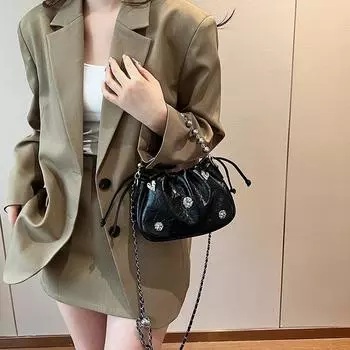 Маленькая женская сумка в иностранном стиле 2024 года, осень-зима, новая, украшенная бисером, переносная сумка-ведро, универсальная, премиум-сумка-мессенджер с цепочкой