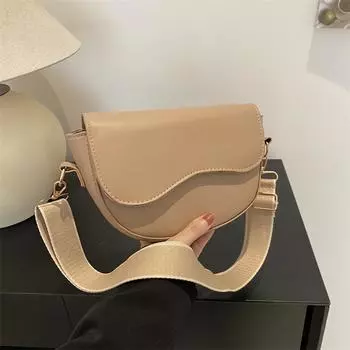 Маленькая женская сумка в стиле ретро 2024 года, новая модная универсальная сумка-мессенджер через плечо, нишевая текстура, сумка-седло под мышкой чёрный