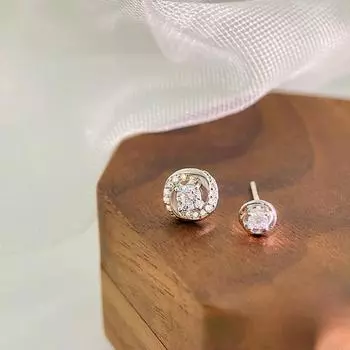 Маленькие асимметричные круглые серьги Gentle Wind для женщин