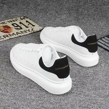 Маленькие белые туфли для мужчин. Мужская обувь на толстой подошве. Обувь для скейтборда для любителей. Повседневная мужская спортивная обувь. Легкая дорожная обувь. 35 белый