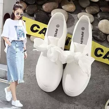 Маленькие белые туфли с приподнятой внутренней частью 34 белый