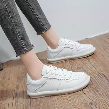Маленькие белые туфли женские 2024 новые туфли на толстой подошве со шнуровкой на плоской подошве удобные повседневные спортивные туфли модные литературные туфли 35 чёрный