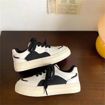 Маленькие белые туфли женские 2024 весна новые универсальные туфли на толстой подошве из кожи уличная обувь в стиле Гонконга шикарные повседневные туфли для сноуборда 35 чёрный