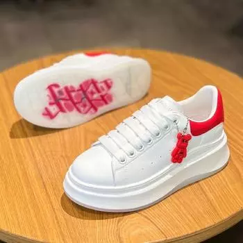 Маленькие белые туфли. Женские весенние повседневные спортивные универсальные кроссовки на толстой подошве на толстой подошве. 35 красный