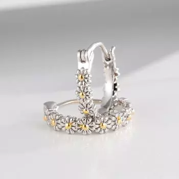 Маленькие и изящные, маленькие серьги в виде ромашек — это нечто высококлассное, свежо, модно и элегантно, а контрастные цветные серьги — это нечто особенное.