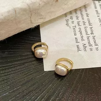 Маленькие и изысканные серьги с жемчугом в минималистском стиле. Универсальные серьги с маленькими мочками ушей. S