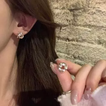 Маленькие и изысканные универсальные серьги-крученые серьги, простая женская индивидуальность, мода и элегантность, модный темперамент для поездок на работу, серьги.