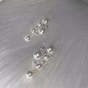 Маленькие и свежие серьги с жемчугом для женщин с бриллиантами и нишевым дизайном для изысканного новогоднего стиля и холодного стиля