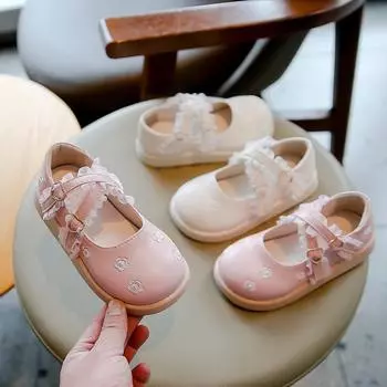 Маленькие кожаные туфли для девочек, новые туфли принцессы весенне-осеннего сезона, детская обувь, туфли для маленьких девочек, туфли для выступлений на мягкой подошве 26 белый