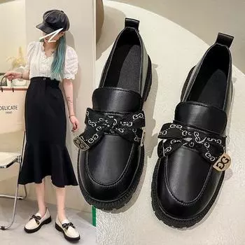 Маленькие кожаные туфли и одинарные туфли 35