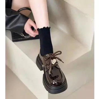 Маленькие кожаные туфли на шнуровке, одна туфля и три женских мокасины, симпатичные и стильные лакированные туфли на толстой подошве. 35