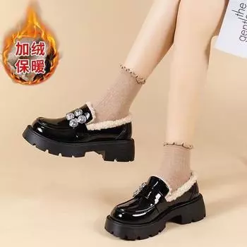 Маленькие кожаные туфли в британском стиле для женщин, зима 2024, новые универсальные мокасины на платформе, термообувь из бархата с одной педалью 35