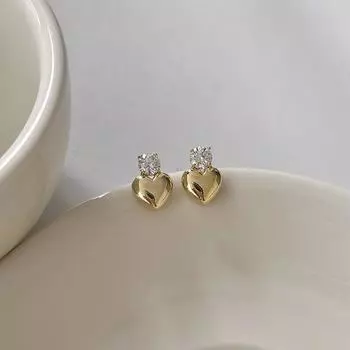 Маленькие, нежные и нежные серьги Love Style. Простые и универсальные серьги для женщин на лето.