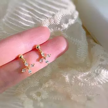 Маленькие серьги-цветочки с четырьмя листочками для женщин, милые, легкие и роскошные, изысканные летние новые серьги