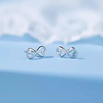 Маленькие серьги-гвоздики в форме банта для пригородных поездок. Женские серьги. Простые и универсальные серьги в восточном стиле.