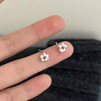 Маленькие серьги-гвоздики в виде цветка, женские простые корейские серьги с полыми цветами, серьги-гвоздики в стиле темперамент