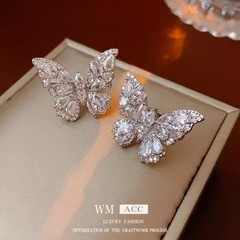 Маленькие серьги-клипсы с цирконием и бабочкой, модные универсальные серьги, темпераментные, легкие, роскошные новые серьги для женщин Left ear