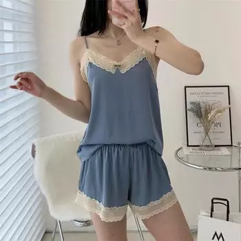 Маленькие свежие летние сексуальные кружевные шорты с подтяжками и V-образным вырезом, свободный повседневный комплект одежды из атласа для отдыха M