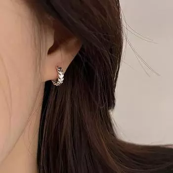 Маленькие свежие серьги Летние серьги Серьги-ветки Простой нишевый дизайн