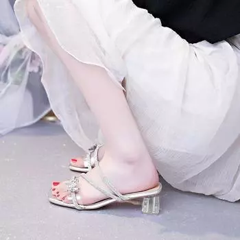 Маленькие тапочки с бабочкой на высоком каблуке, женская летняя верхняя одежда, темперамент, продвинутый смысл 2025, новые красивые классные тапочки со стразами на толстом каблуке 33