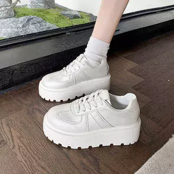 Маленькие туфли-маффины высотой 6,5 см для женщин, весна 2025, новые повседневные универсальные модные тонкие белые туфли на толстой подошве для женщин 35 белый