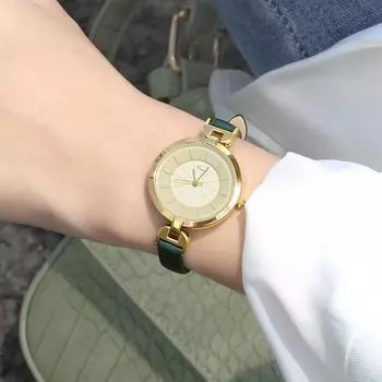 Маленькие зеленые часы, модные школьные часы, простые темпераментные часы Ins Style, маленькие женские кварцевые часы для женщин