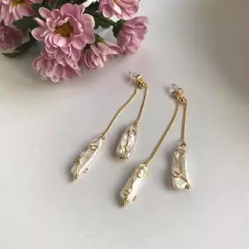 Маленький и свежий жемчуг в стиле барокко с выдвижными персонализированными серьгами и пуссетками. Модный и элегантный подарок.