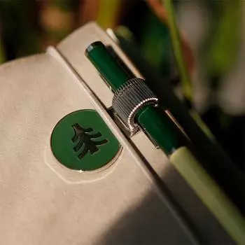 Маленький канцелярский зажим для ручки Evergreen - популярная фраза в Корее. Evergreen penholder clip