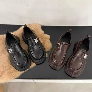 Маленький мужчина носит туфли на толстом каблуке и толстой подошве (женщины), кожаные туфли в британском стиле с одной педалью, а маленький мужчина носит повседневную обувь. 35 чёрный