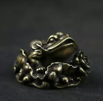 Маленький сувенир, китайская бронзовая статуя животного, золотая жаба, плеватель денег, монета, статуя богатства