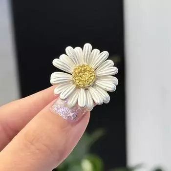 Маленький свежий темперамент, маленькая брошь в виде цветка маргаритки, белая лаковая булавка в виде цветка, аксессуары из высококачественного фактурного пальто