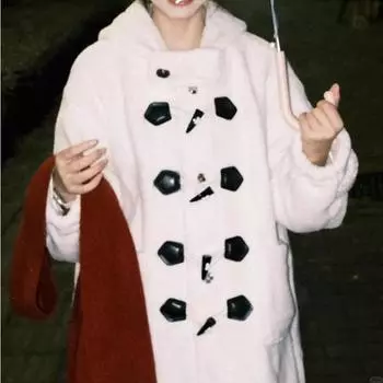 Маленькое плюшевое пальто женское осенне-зимнее новое популярное утолщенное шерстяное пальто с роговыми пуговицами S