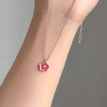 Маленькое счастливое ожерелье с цветком персика для женщин, легкая роскошная подвеска с розовыми цветами, цепочка на ключицу, стиль феи, дизайн, чувство