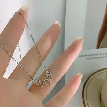 Маленькое свежее ожерелье из полых листьев с нишевым дизайном, простой темперамент, цепочка на ключицу, новый тренд