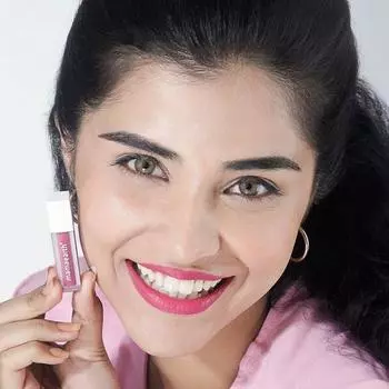 Mamaearth Feather Light Liquid Matte Mini Lipstick с кокосом и витамином E для стойкого макияжа на 16 часов (Невесомый и невысыхающий) - 1,2 мл (Розовая Орхидея)