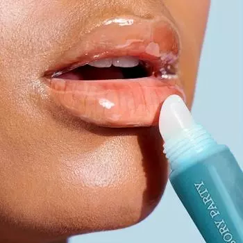 Маска для губ с увлажняющим шлангом и эмульсией для губ с растительным экстрактом удаляет омертвевшую кожу и уменьшает морщины на губах