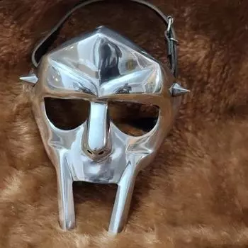 Маска MF Doom Алюминиевая маска безумного злодея Средневековая маска Doom ручной ковки Дань уважения MF Doom