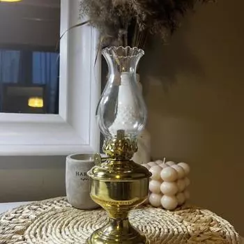 Масляная лампа из латуни в винтажном стиле с ручкой управления огнем — элегантное внутреннее освещение, керосиновый фонарь с регулируемым фитилем