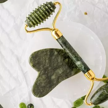 Массажный набор с нефритовыми камнями – нефритовый зубчатый валик и набор в форме сердца Гуа Ша