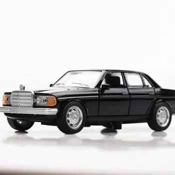 Масштаб 1/36 E-Class W123, черная классическая литая под давлением модель автомобиля, игрушечный автомобиль с открытыми задними дверями для детей, коллекция подарков для мальчиков и девочек 1/36-12.8x5x4cm белый