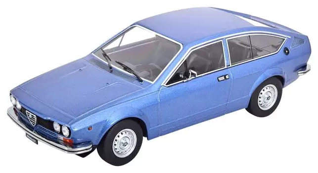 Масштаб KK Alfa Romeo Alfetta GT 1976 светло-голубой металлик Готовый продукт 1/18 1.6