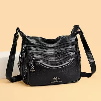 Мать средних лет носит модную сумку, а свекровь — вместительную сумку через плечо на одно плечо синий