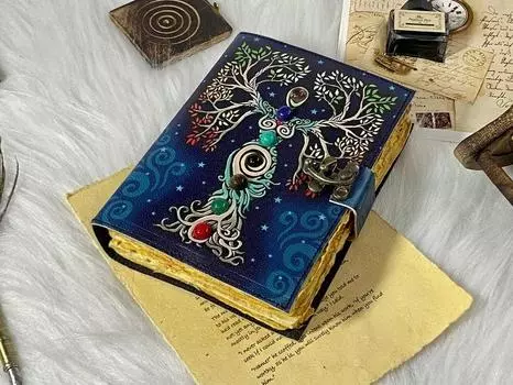 Мать Земли Семь Камней Пустое Заклинание Книга теней ручной работы Журнал Гримуара Мусорный журнал Журнал Древа Жизни Подарки на Рождество 7 x 5 in синий
