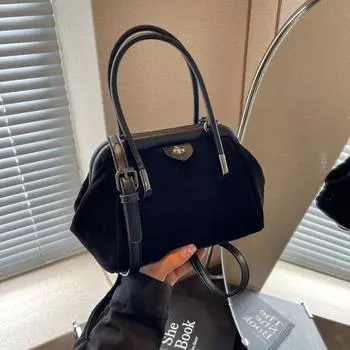 Матовая ретро женская сумка Niche Design Crossbody Bag с зажимом для сумки Новая мода