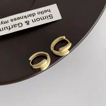 Матовые серьги-капли с пряжкой для ушей женские простые и маленькие корейские нишевые золотые серьги Sense